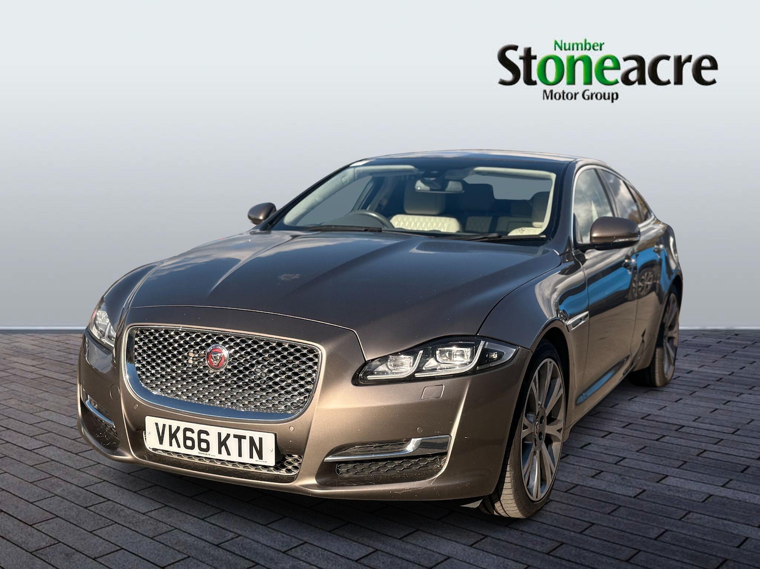 Used Jaguar XJ 2016 for sale - 76484421: Photo 3