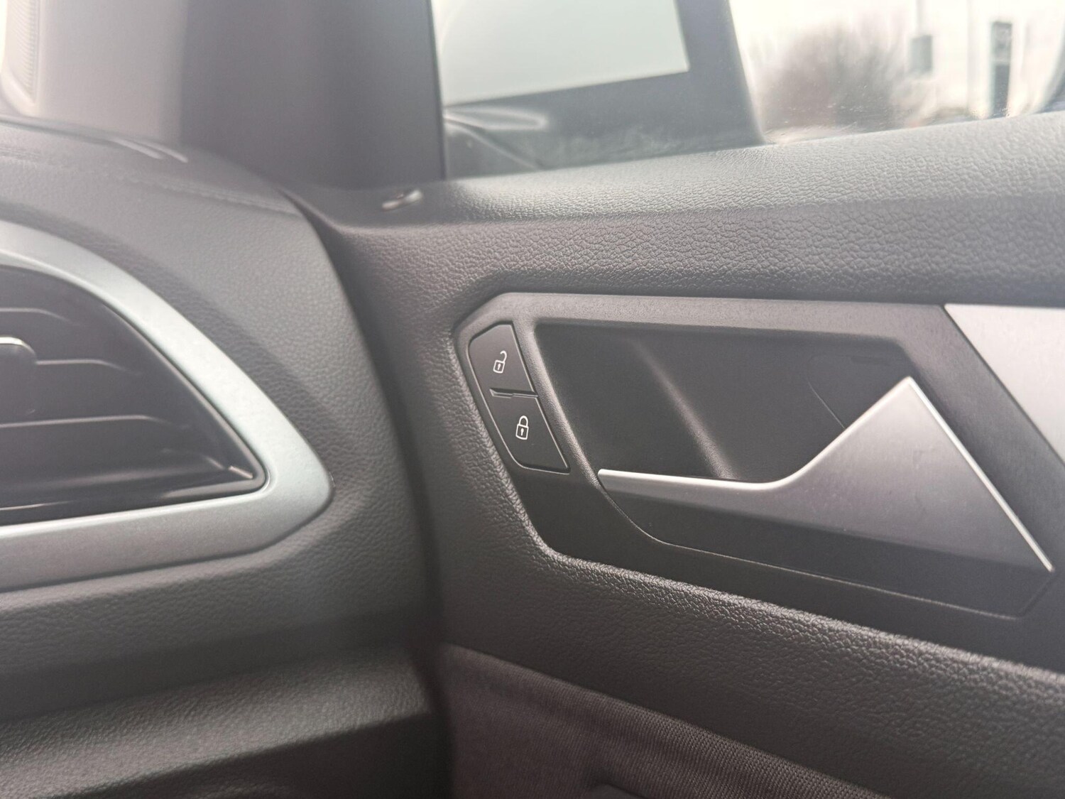 Used Volkswagen T-Roc for sale - 77496152: Photo 15