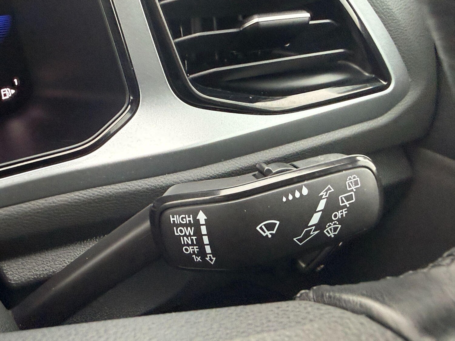 Used Volkswagen T-Roc for sale - 77496152: Photo 19