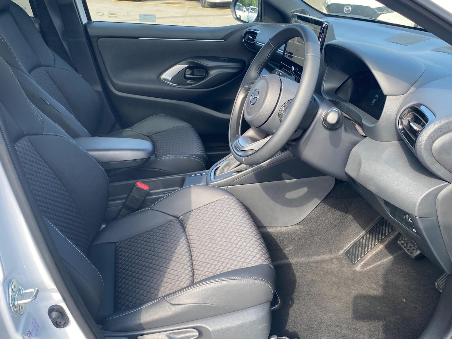 Used Mazda Mazda2 HYBRID 2025 for sale - 76370547: Photo 10