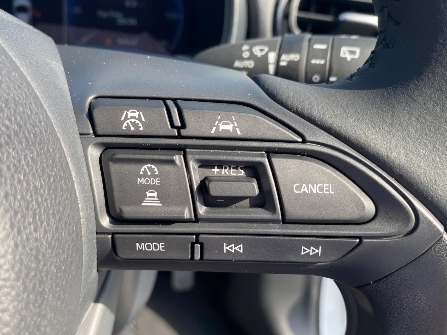 Used Mazda Mazda2 HYBRID 2025 for sale - 76370547: Photo 15