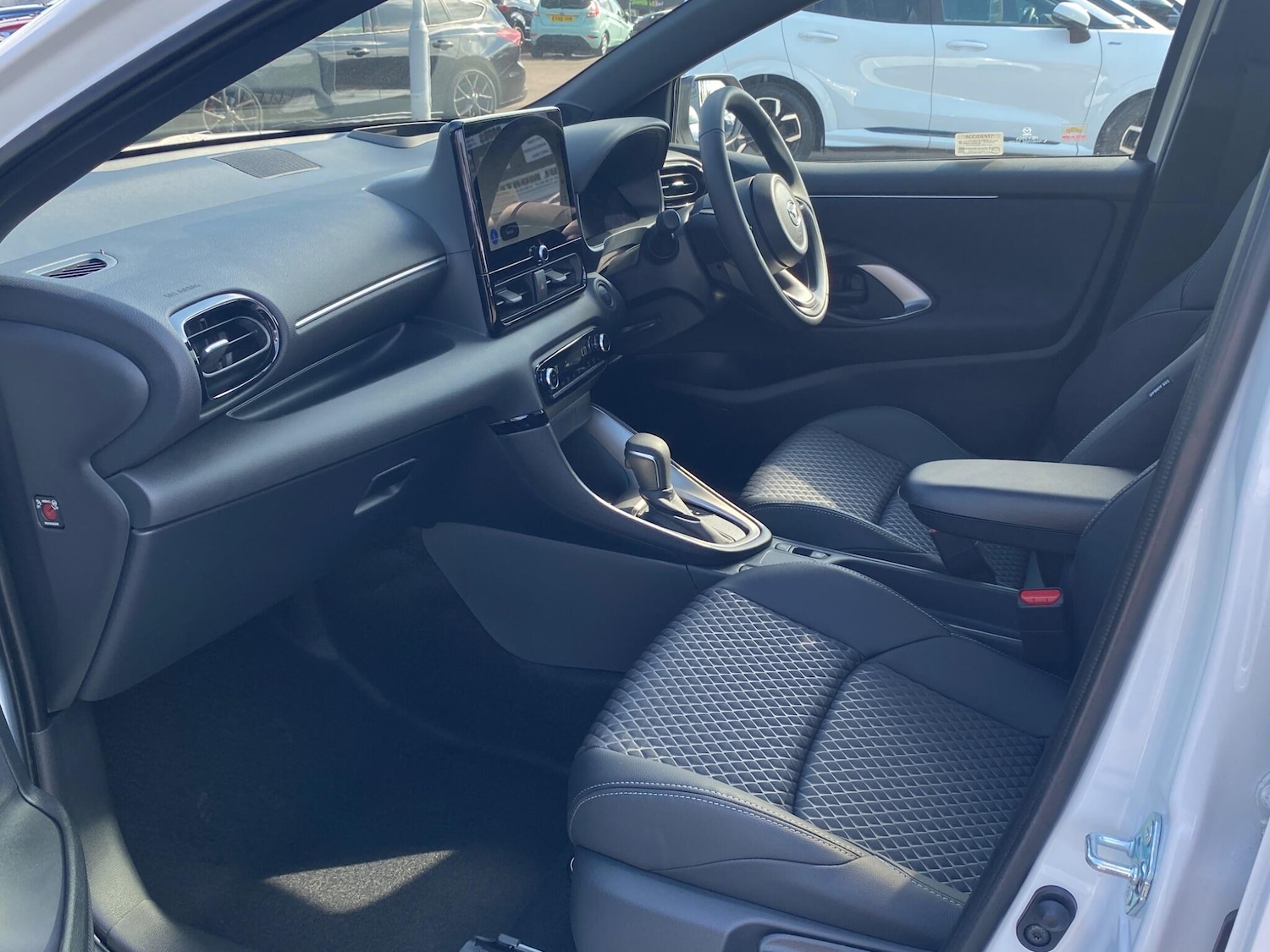 Used Mazda Mazda2 HYBRID 2025 for sale - 76370547: Photo 21