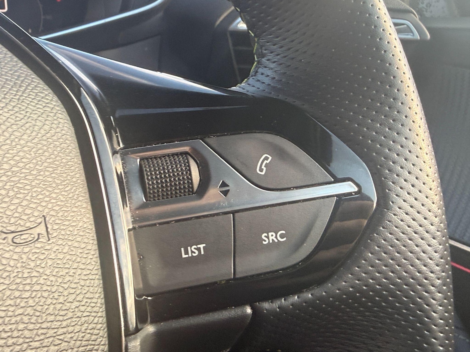 Used Peugeot 208 2023 for sale - 76537937: Photo 16