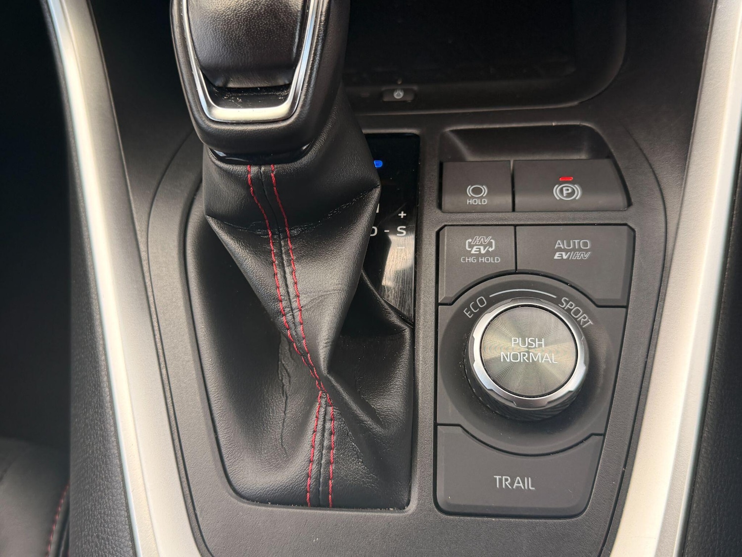 Used Toyota RAV4 2022 for sale - 76002317: Photo 10