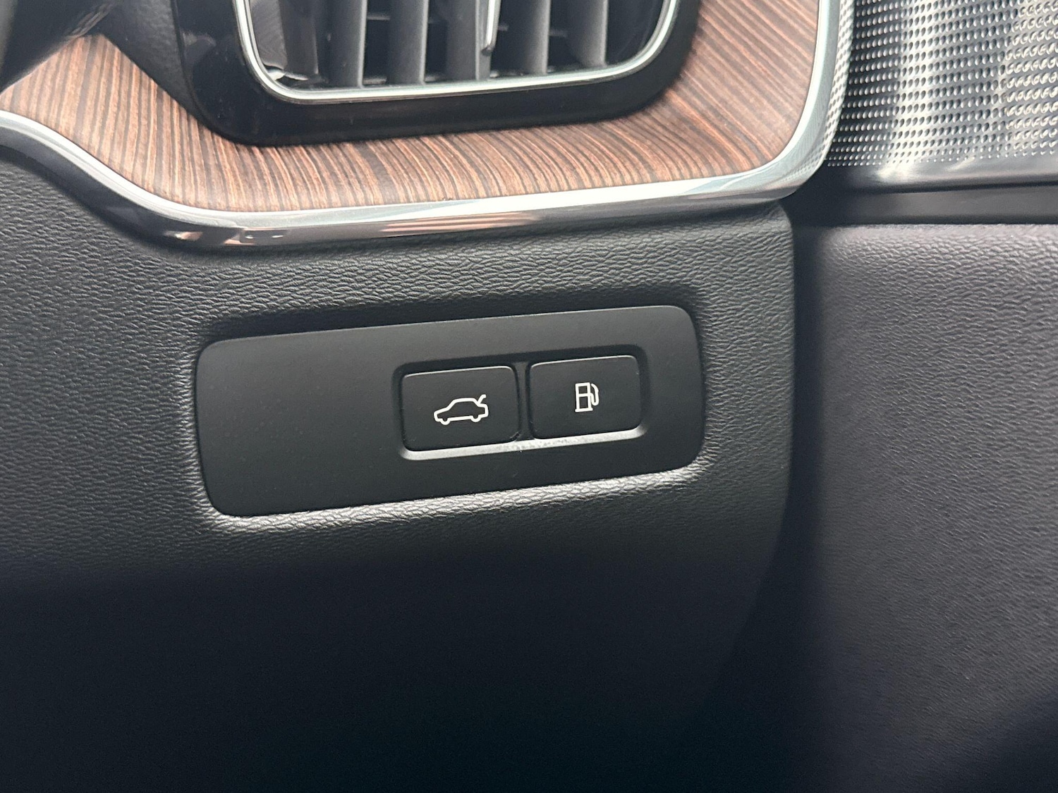 Used Volvo XC60 2023 for sale - 77253882: Photo 21