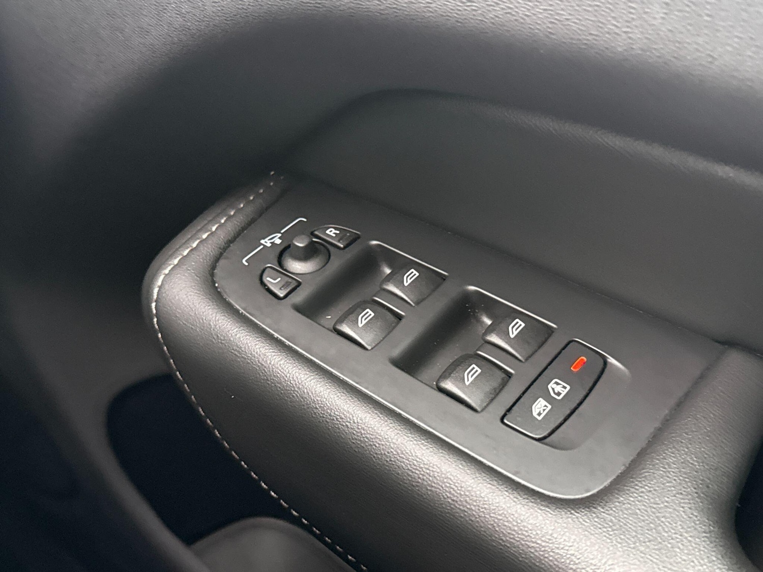 Used Volvo XC60 2023 for sale - 77253882: Photo 22