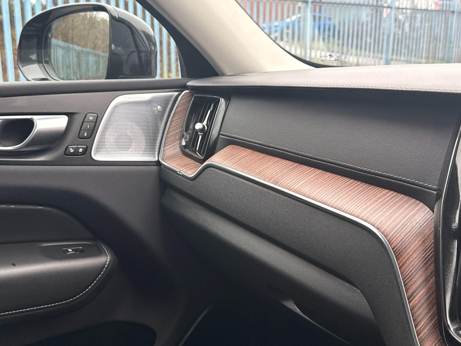 Used Volvo XC60 2023 for sale - 77253882: Photo 9