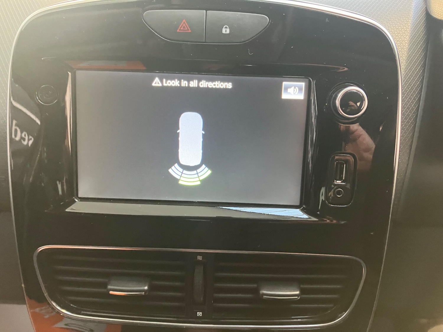 Used Renault Clio 2019 for sale - 77982706: Photo 21