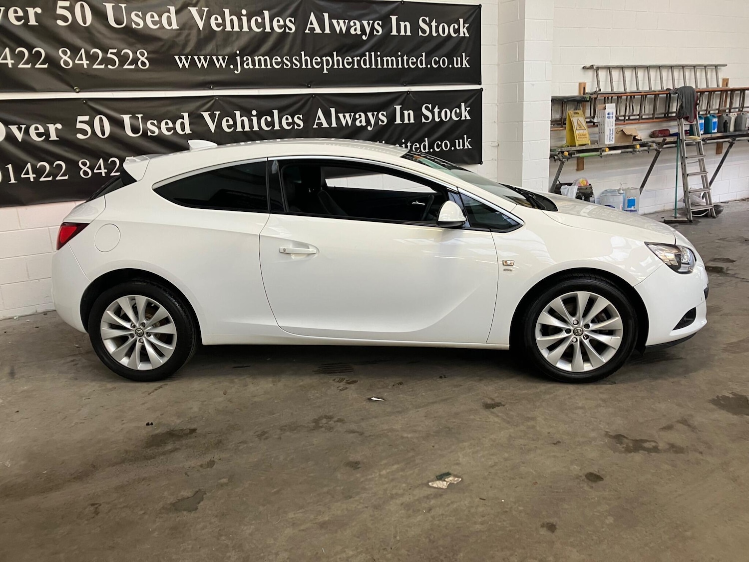 Used Vauxhall Astra GTC for sale - 77305254: Photo 2