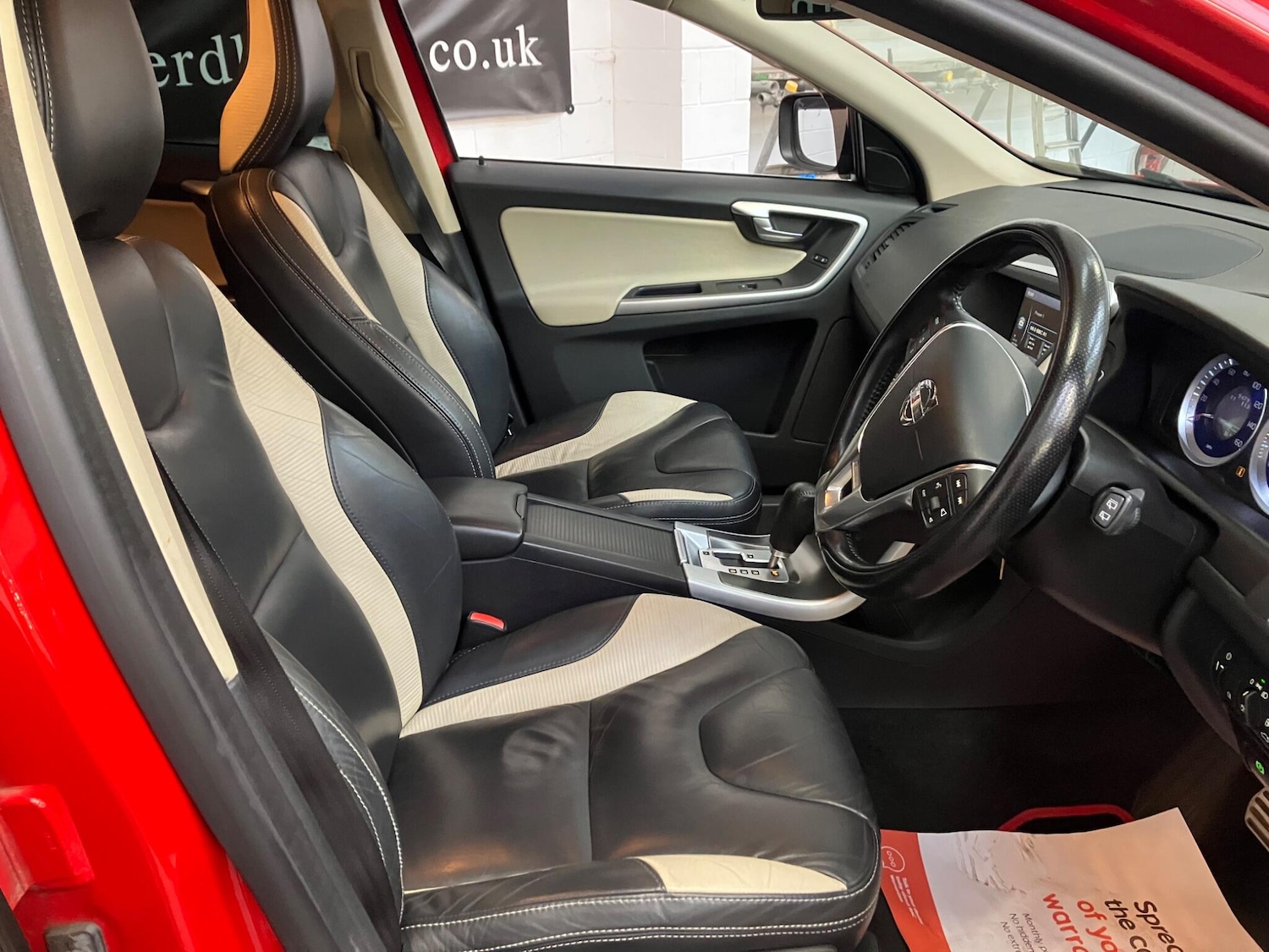 Used Volvo XC60 2011 for sale - 77304873: Photo 19