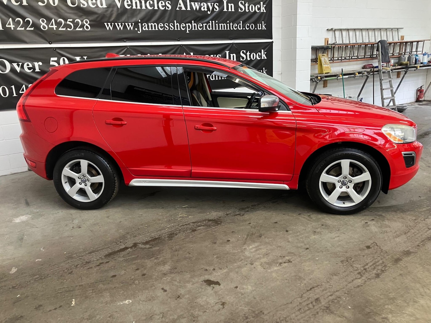 Used Volvo XC60 2011 for sale - 77304873: Photo 2