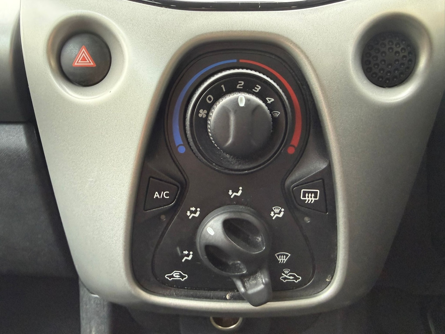 Used Peugeot 108 2015 for sale - 77953728: Photo 14