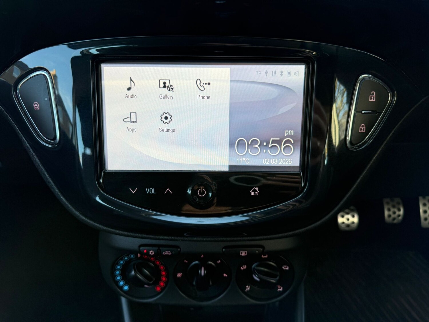 Used Vauxhall Corsa 2015 for sale - 77953796: Photo 9