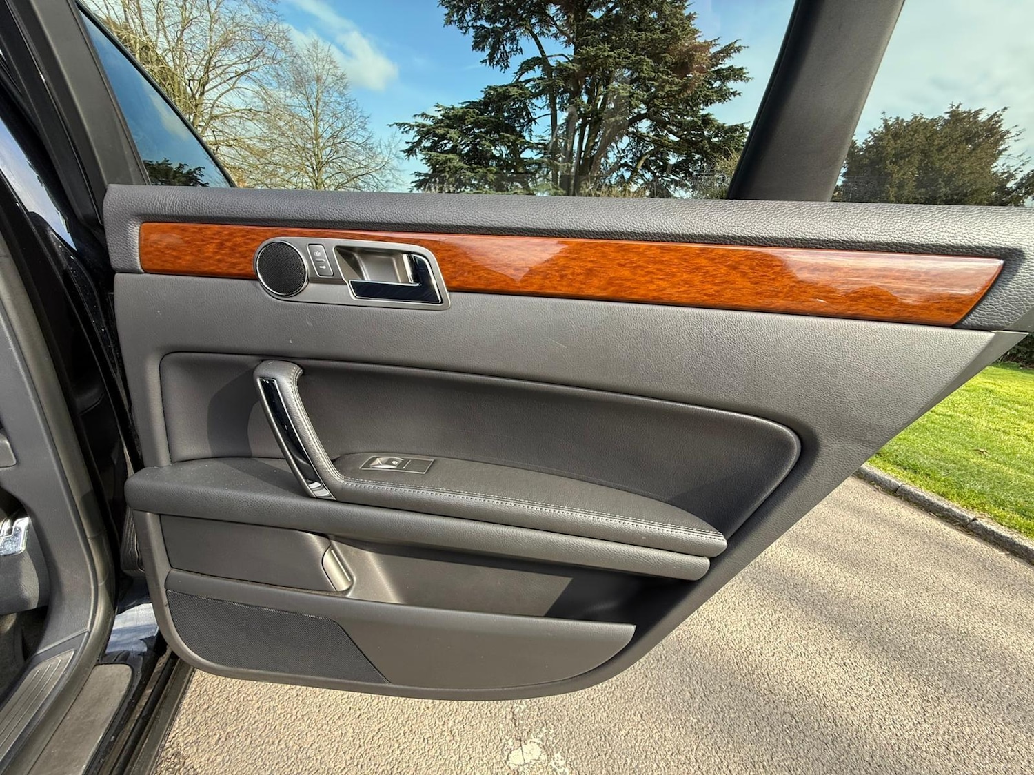 Used Volkswagen Phaeton 2011 for sale - 77723956: Photo 31