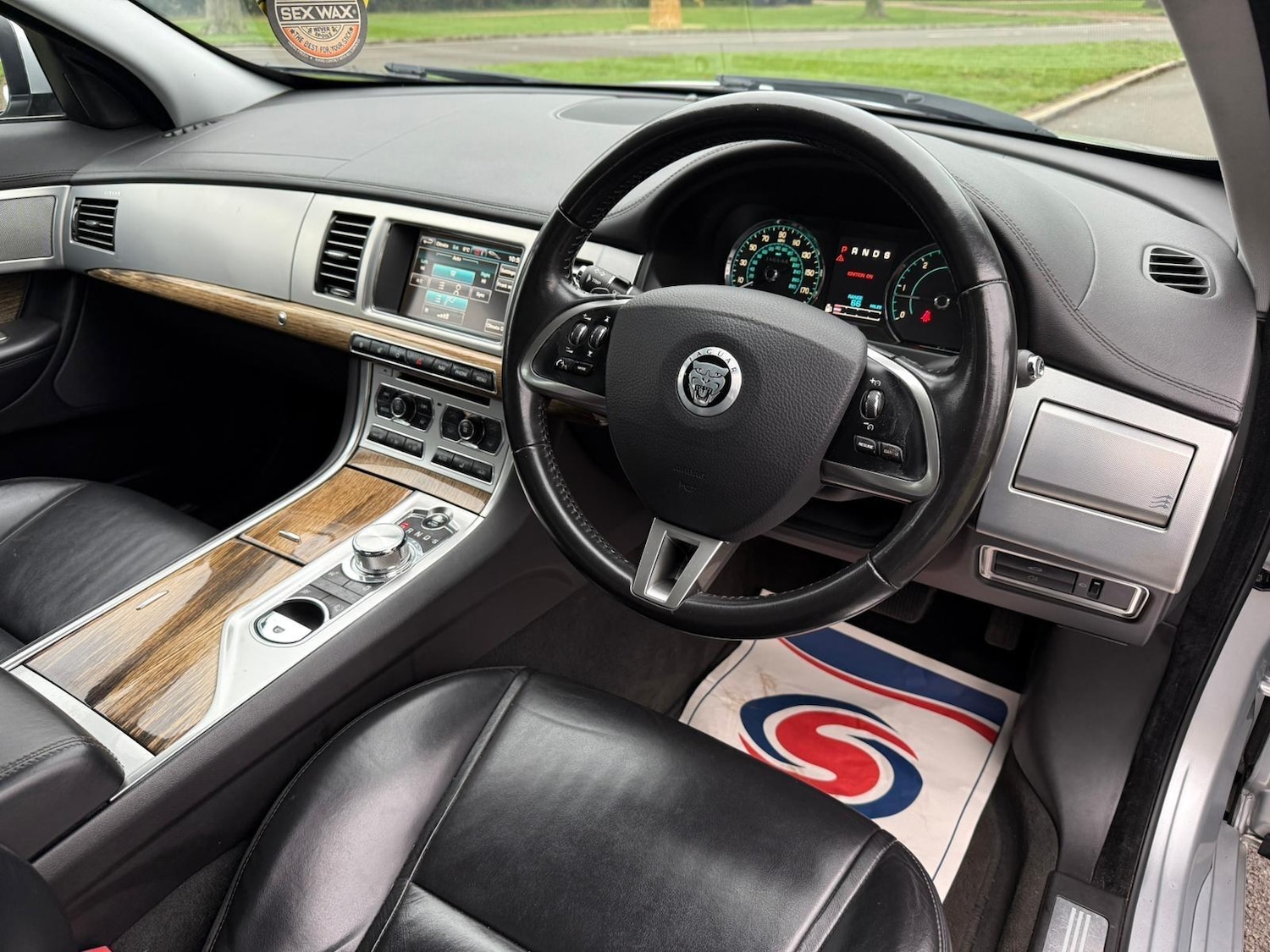 Used Jaguar XF 2012 for sale - 76714277: Photo 24