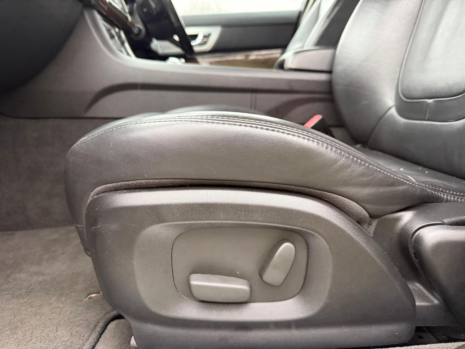 Used Jaguar XF 2012 for sale - 76714277: Photo 31