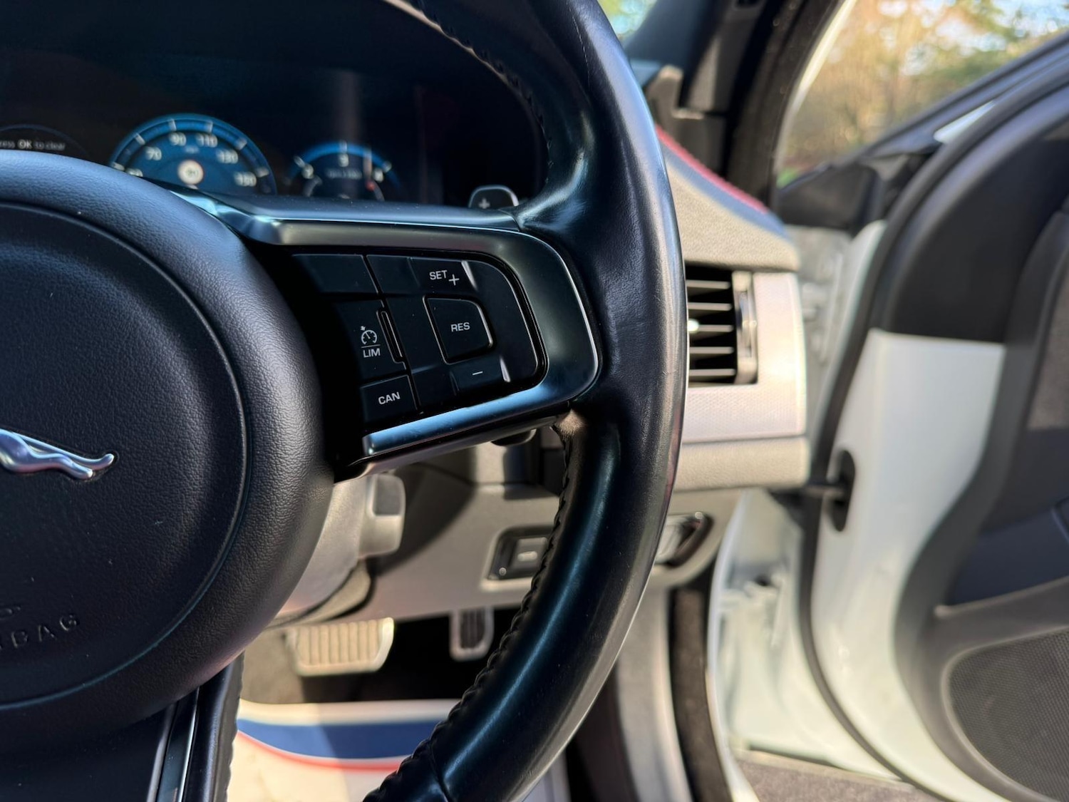 Used Jaguar XF 2016 for sale - 77131459: Photo 23