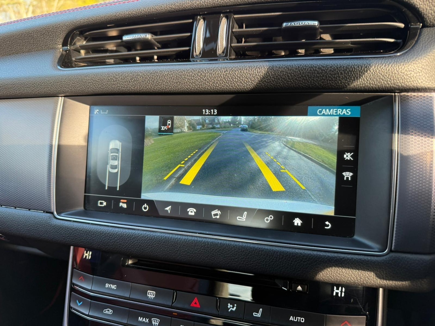 Used Jaguar XF 2016 for sale - 77131459: Photo 27