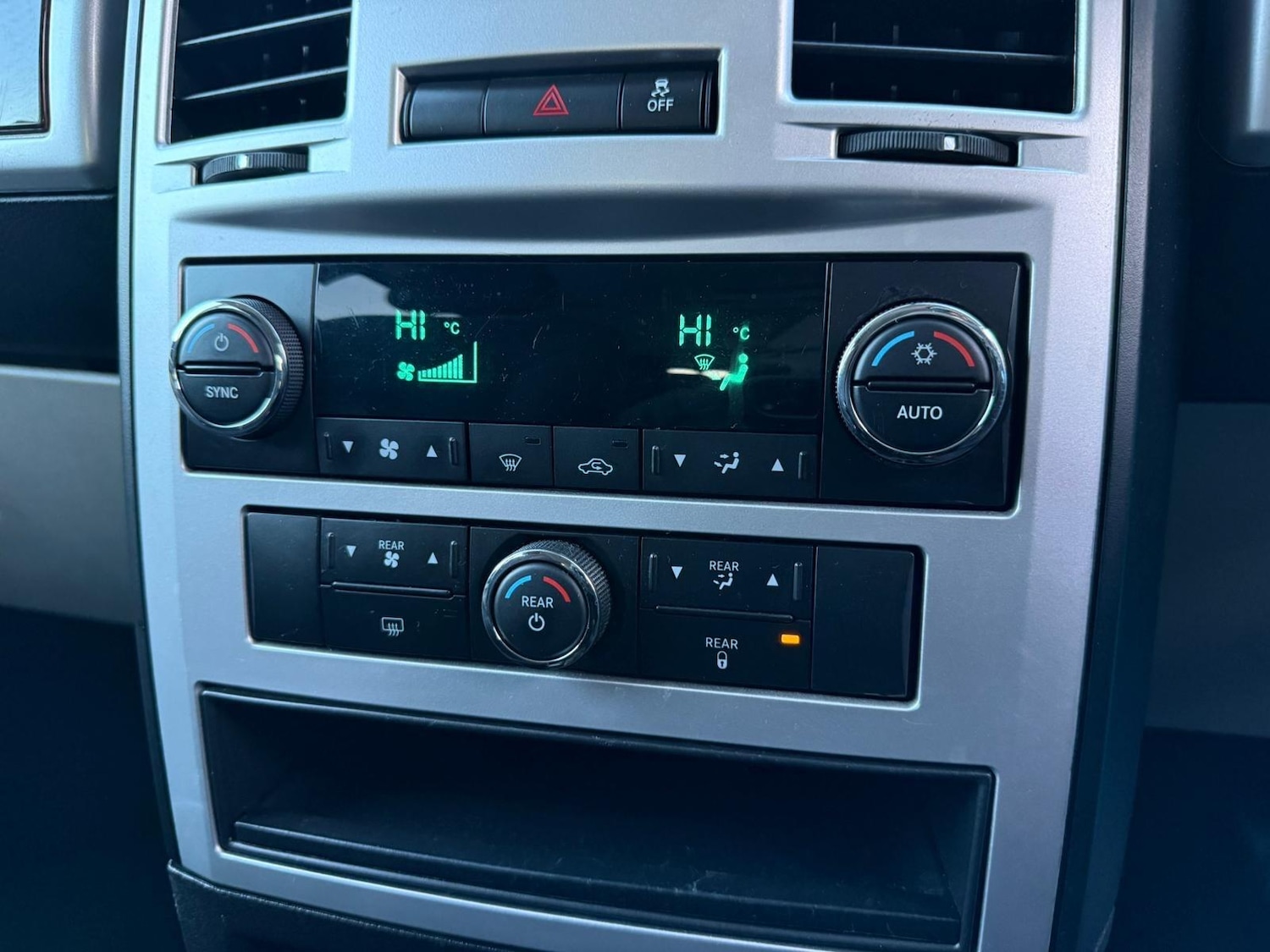 Used Chrysler Grand Voyager 2014 for sale - 77084410: Photo 32