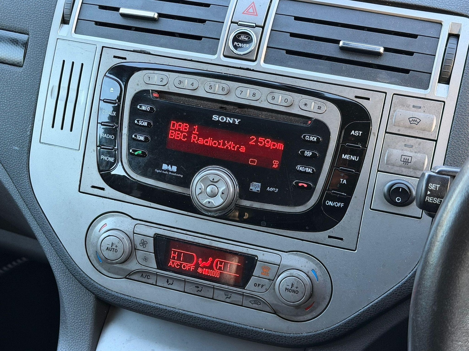 Used Ford Kuga 2011 for sale - 77120655: Photo 24