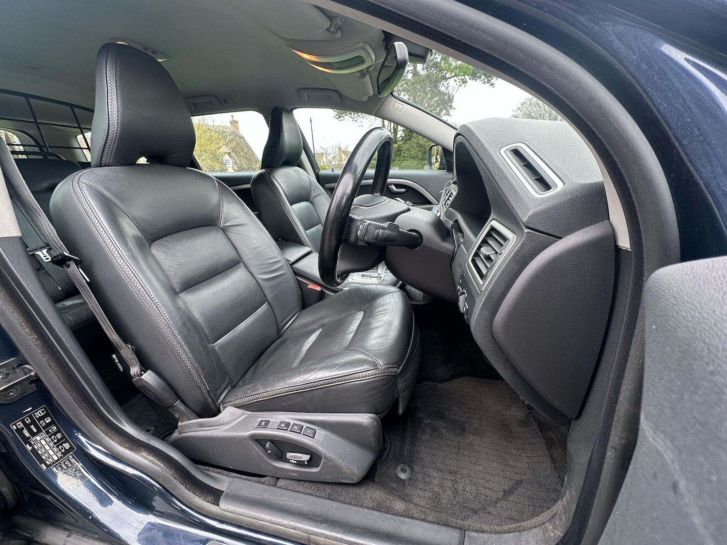 Used Volvo XC70 2011 for sale - 77120649: Photo 10