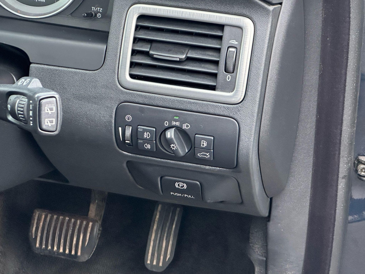 Used Volvo XC70 2011 for sale - 77120649: Photo 21