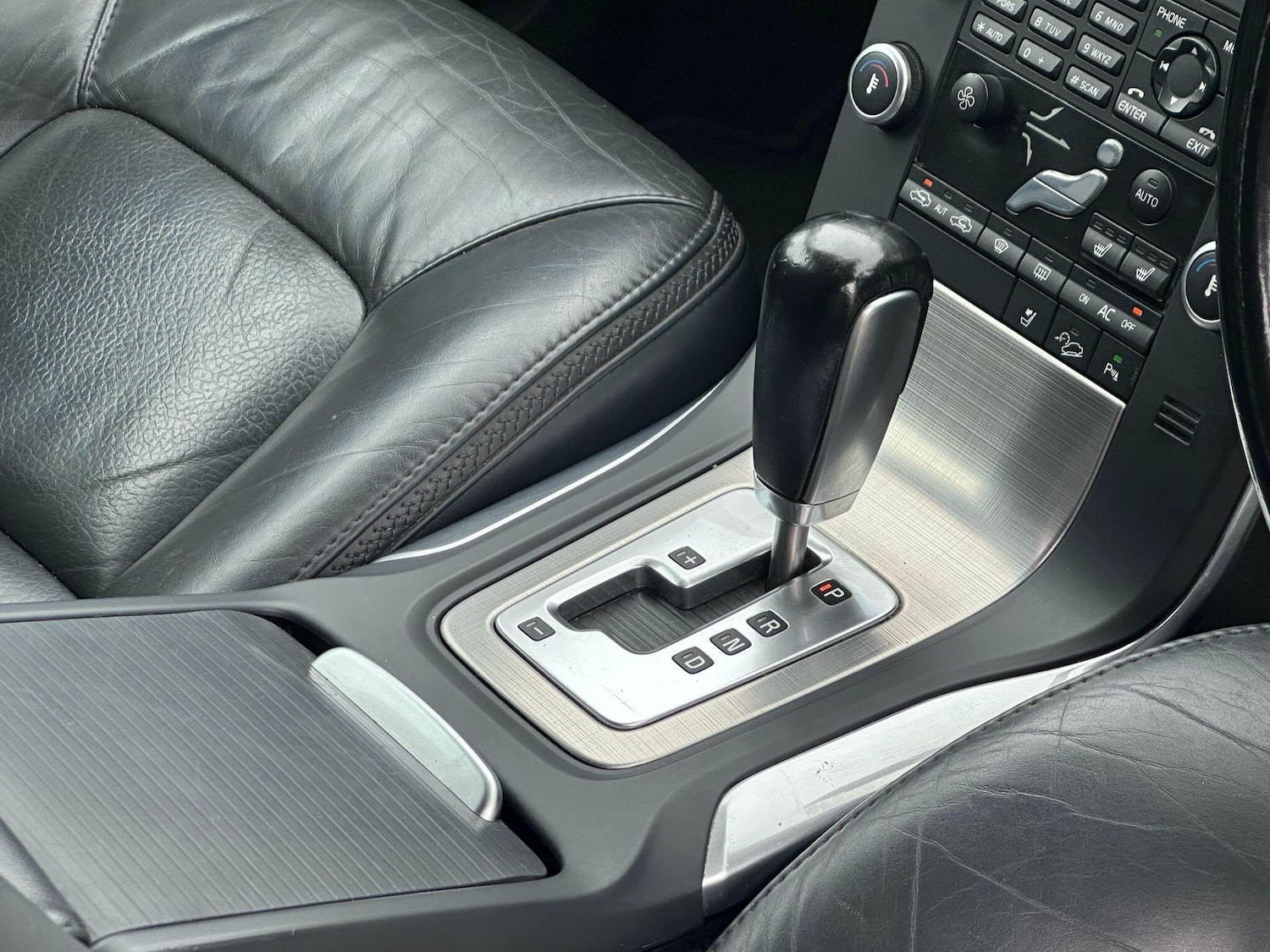 Used Volvo XC70 2011 for sale - 77120649: Photo 24