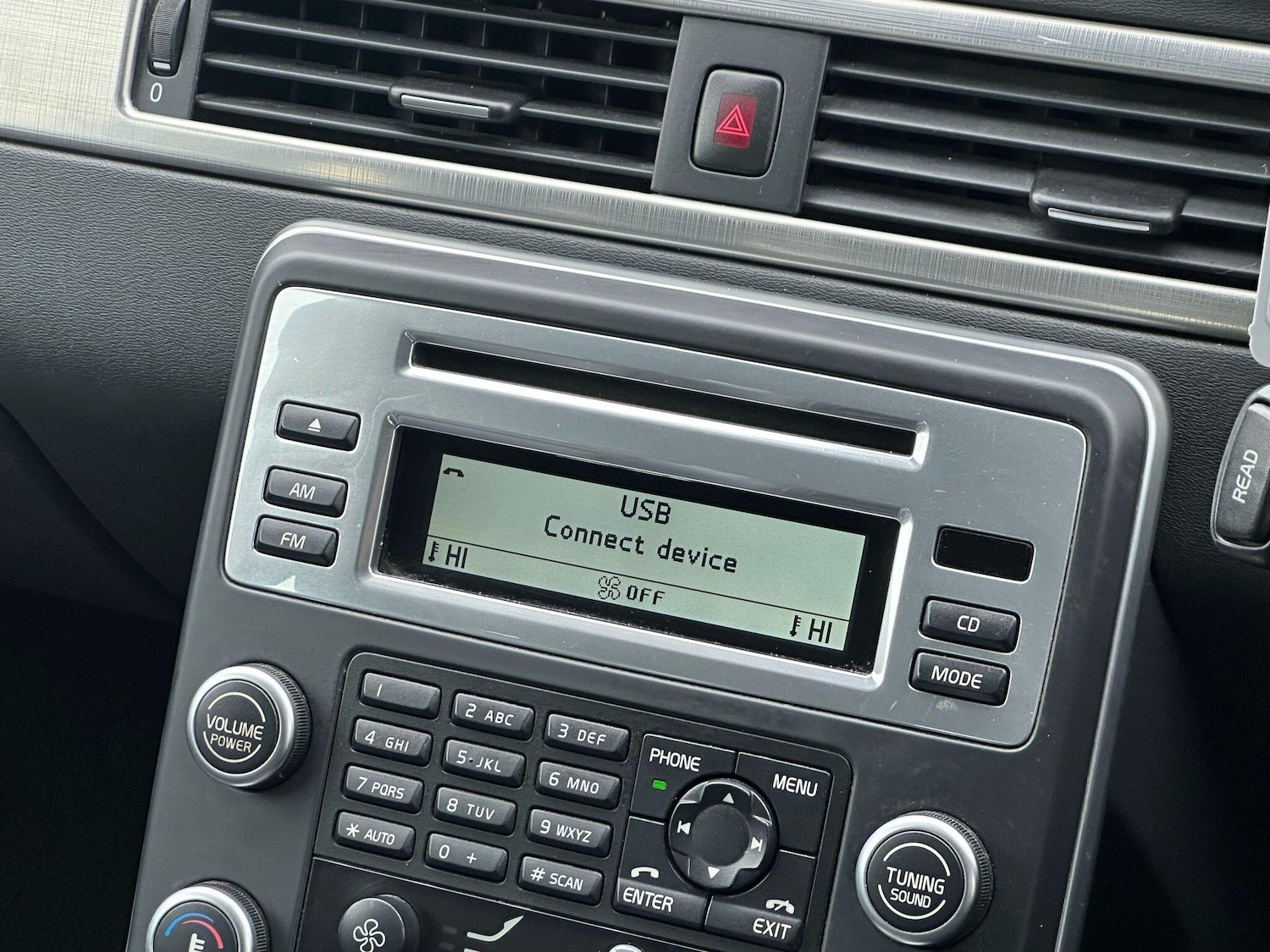 Used Volvo XC70 2011 for sale - 77120649: Photo 26