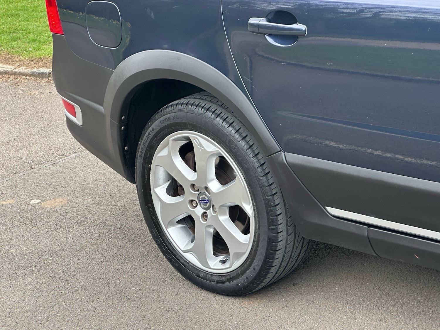 Used Volvo XC70 2011 for sale - 77120649: Photo 34