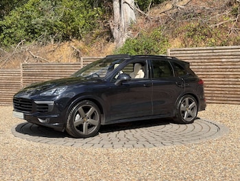 Used Porsche Cayenne 2017 for sale - 79573175: Photo