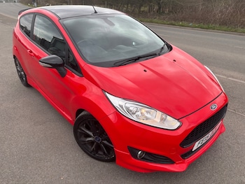 2015 (T) - 1.0 ZETEC S RED EDITION £20 ROAD TAX NEW TIMING BELT BLUETOTH MANUAL RED PE 3-Door
