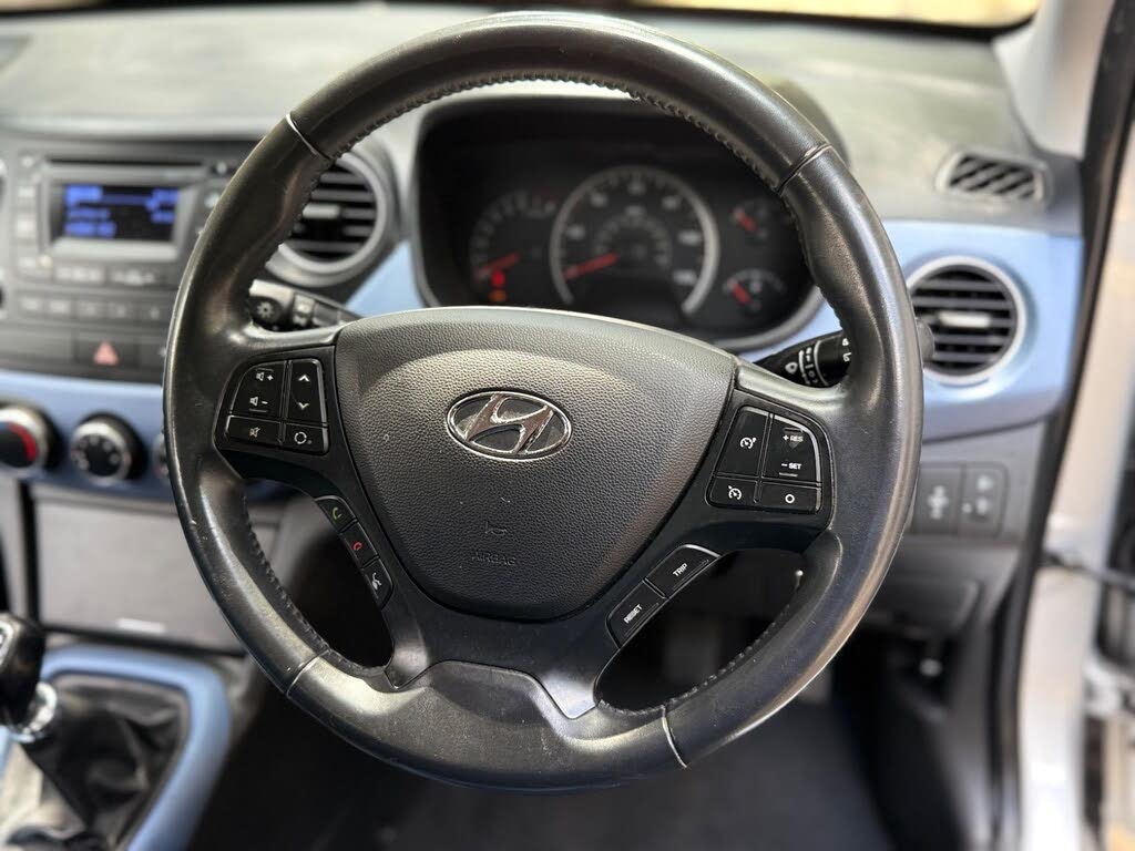 Used Hyundai i10 2017 for sale - 76347299: Photo 8