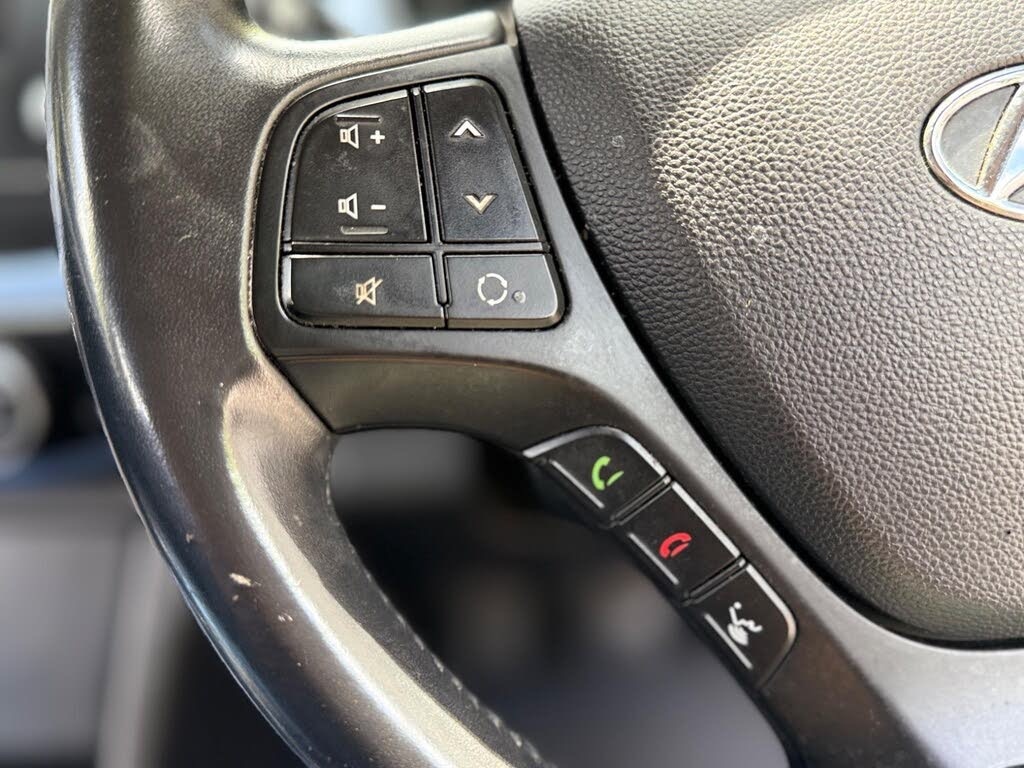 Used Hyundai i10 2017 for sale - 76347299: Photo 9