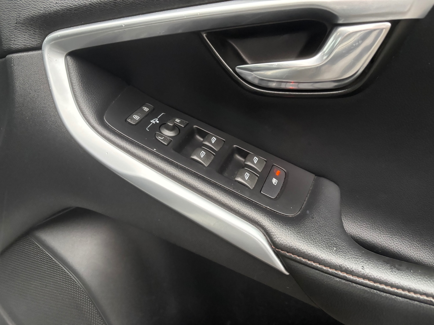 Used Volvo V40 2014 for sale - 77310502: Photo 13