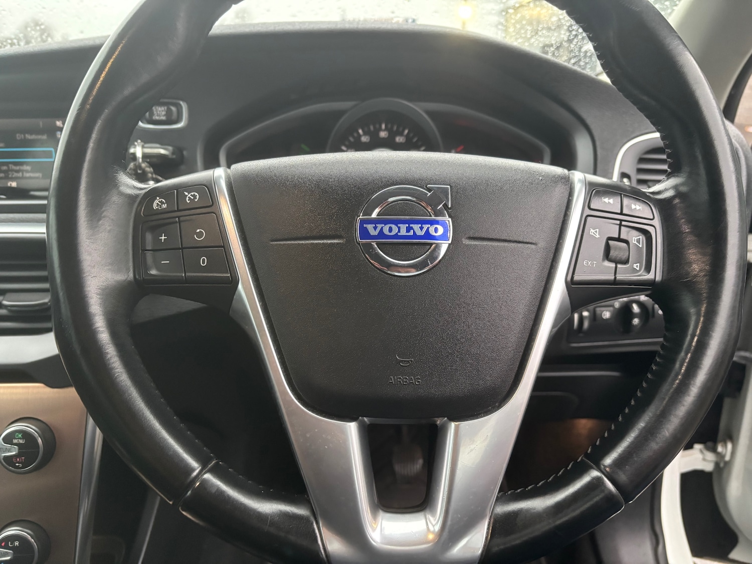 Used Volvo V40 2014 for sale - 77310502: Photo 17