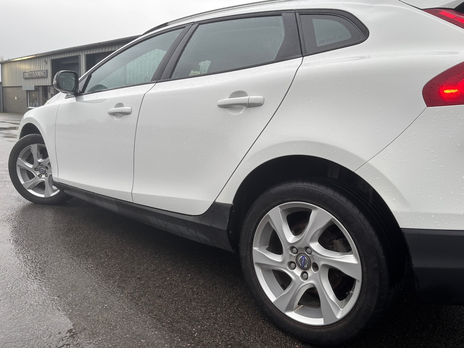 Used Volvo V40 2014 for sale - 77310502: Photo 2