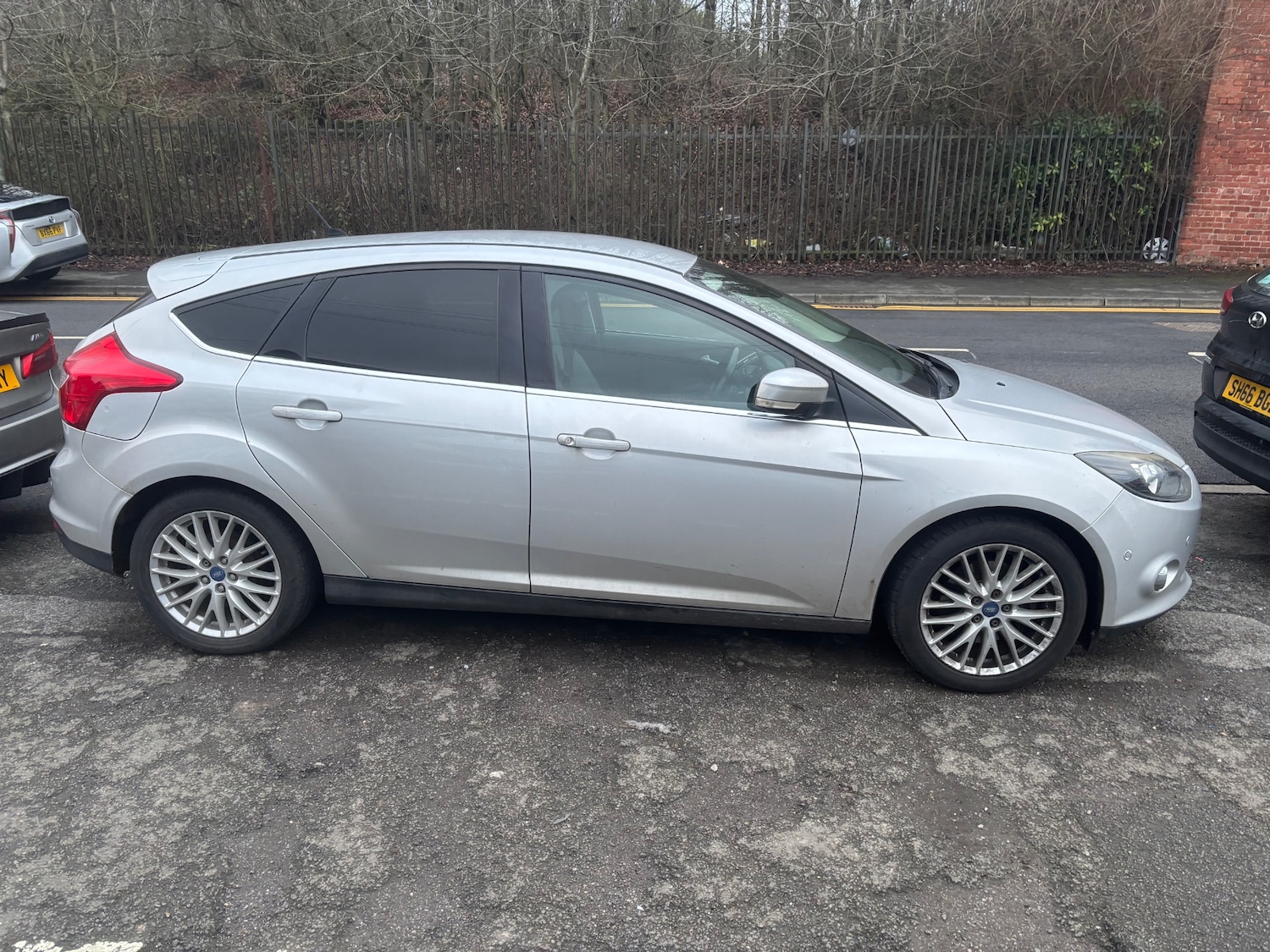 Used Ford Focus 2012 for sale - 77435700: Photo 2