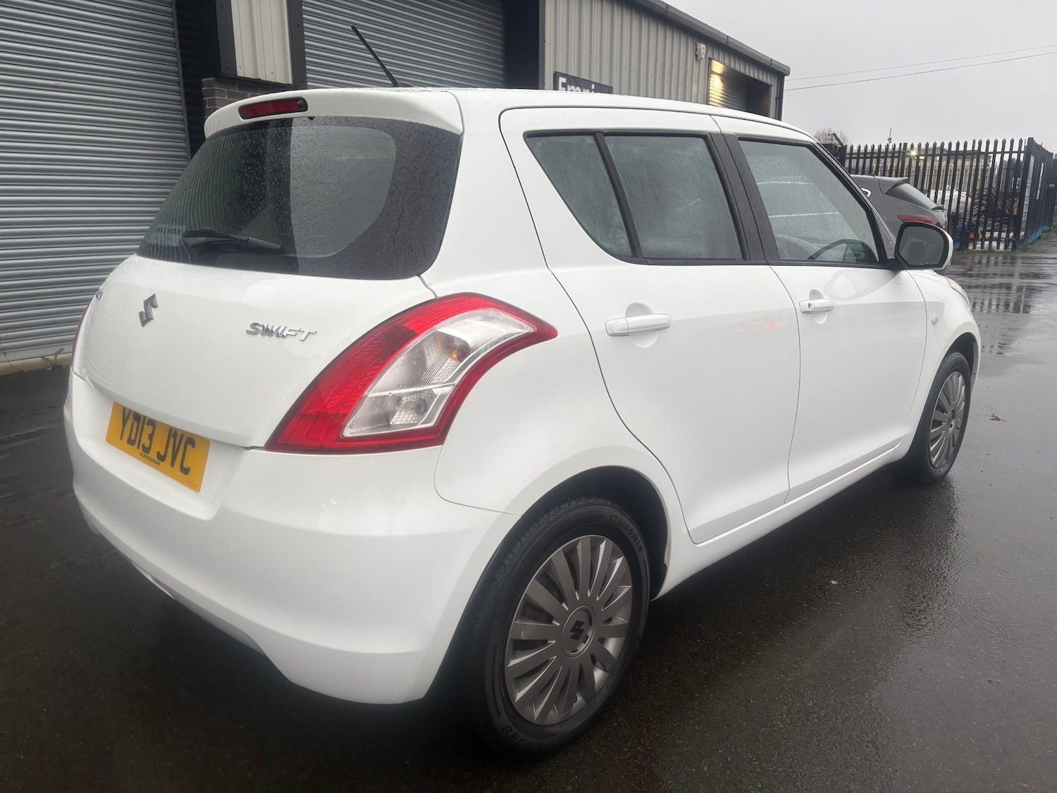 Used Suzuki Swift 2013 for sale - 76984909: Photo 3