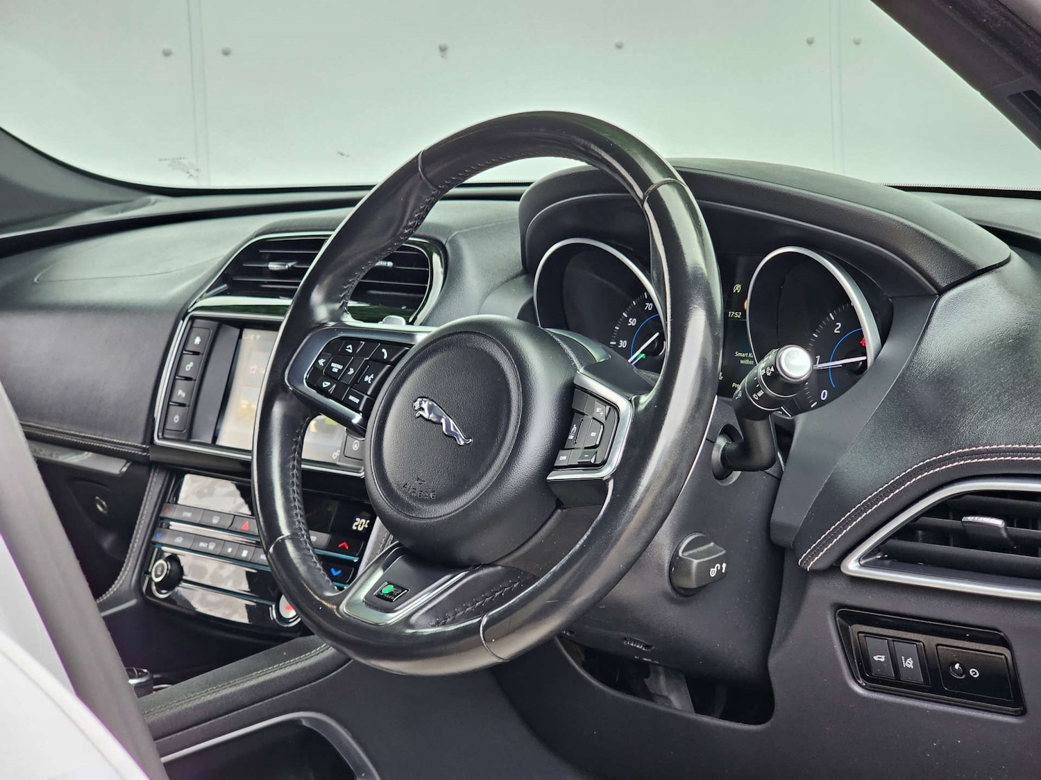 Used Jaguar F-Pace 2017 for sale - 76864088: Photo 14