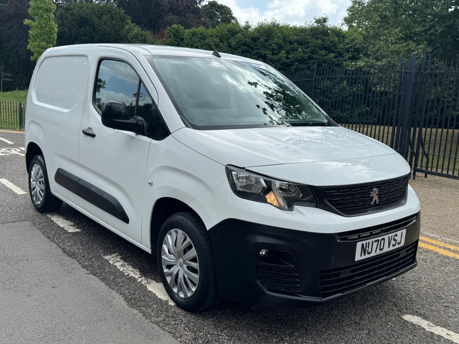 Used Peugeot Partner 2020 for sale - 75964620: Photo 1