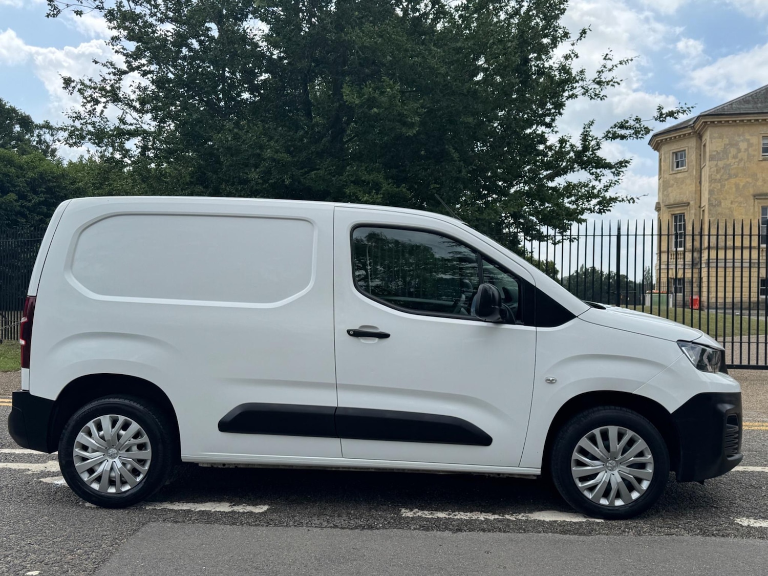 Used Peugeot Partner 2020 for sale - 75964620: Photo 8
