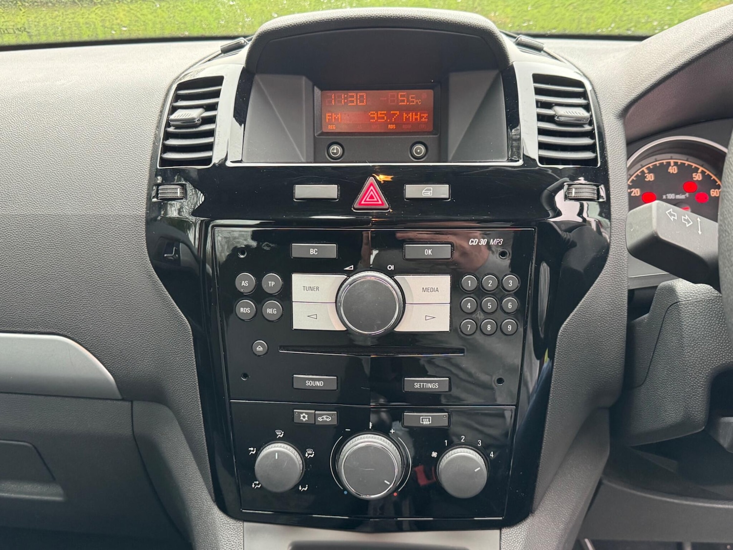 Used Vauxhall Zafira 2014 for sale - 76688809: Photo 18