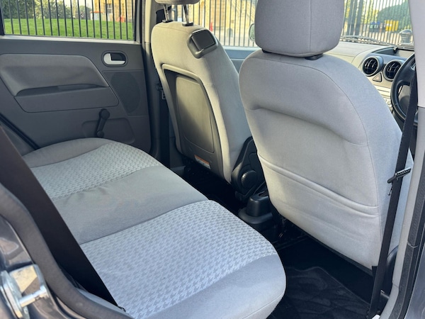 Used Ford Fusion 2004 for sale - 76026377: Photo 16