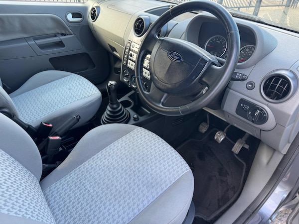 Used Ford Fusion 2004 for sale - 76026377: Photo 19