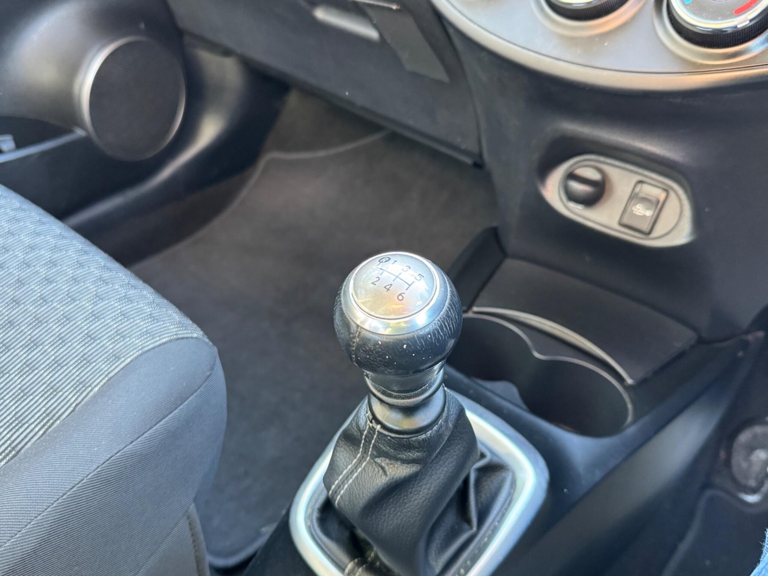 Used Toyota Yaris 2015 for sale - 76965057: Photo 24