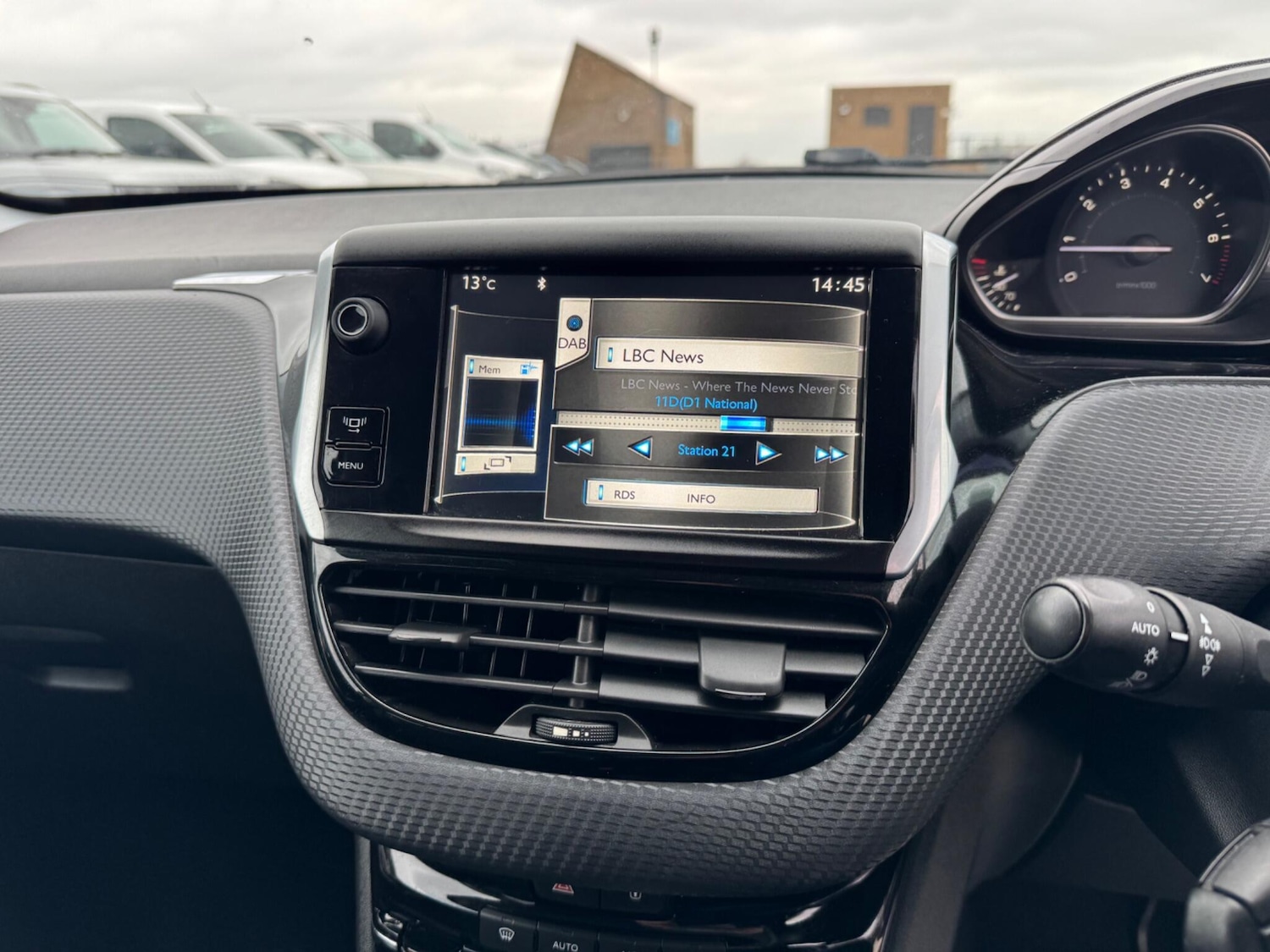 Used Peugeot 2008 2014 for sale - 77696153: Photo 24