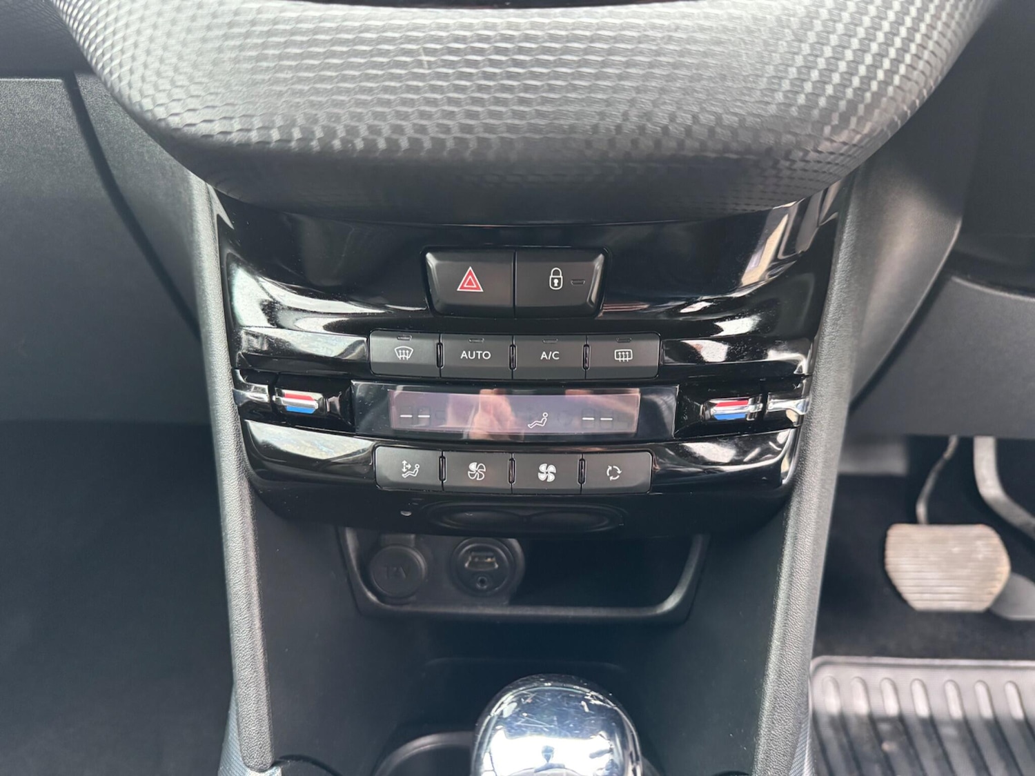 Used Peugeot 2008 2014 for sale - 77696153: Photo 26