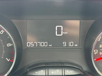 Used Peugeot 208 2015 for sale - 76283380: Photo 2