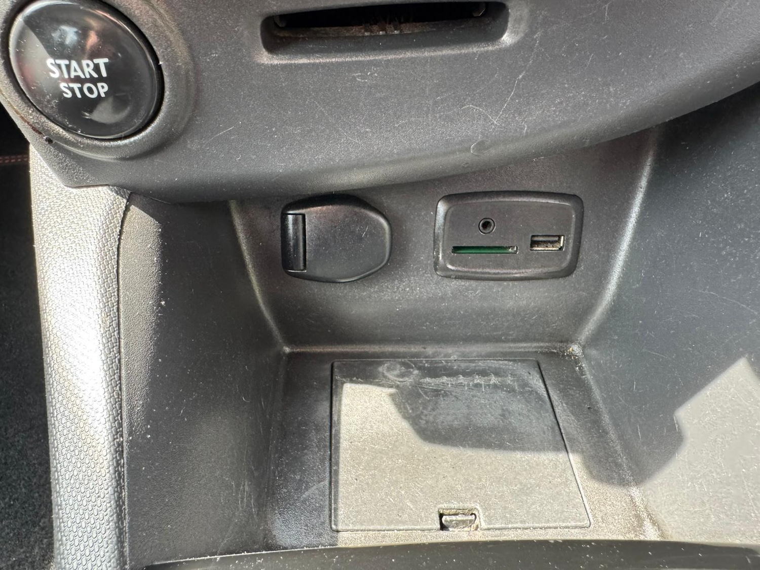 Used Renault Clio 2014 for sale - 77538319: Photo 39