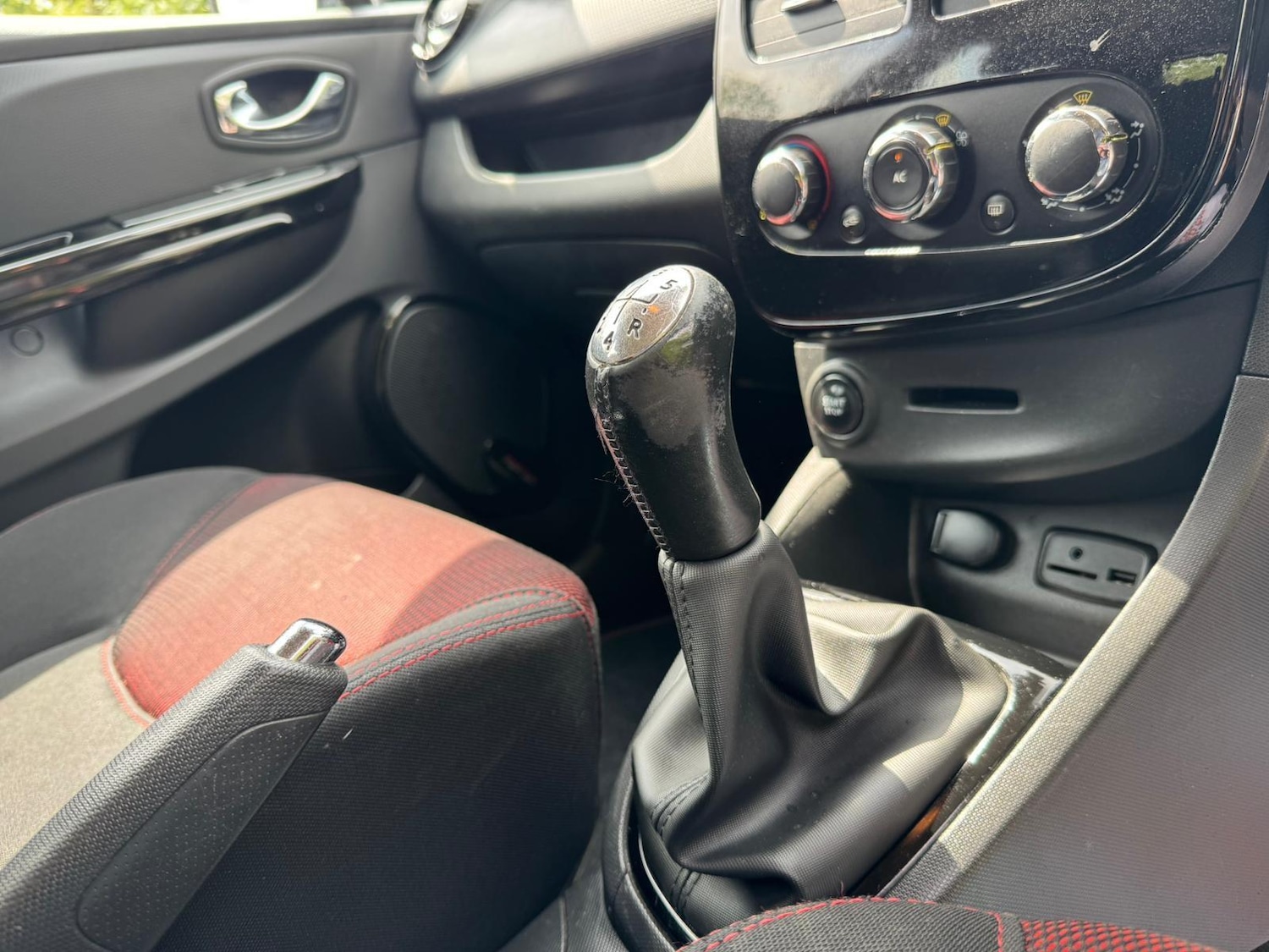 Used Renault Clio 2014 for sale - 77538319: Photo 41